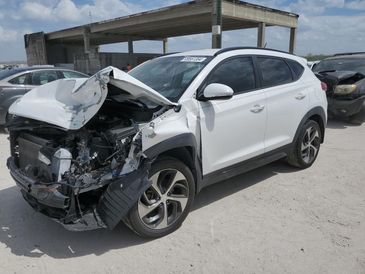 hyundai tucson 2016 km8j33a29gu064646