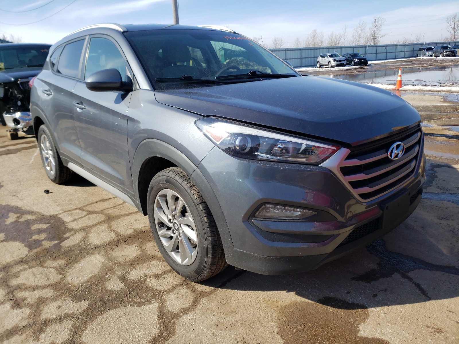 hyundai  2018 km8j33a41ju666434