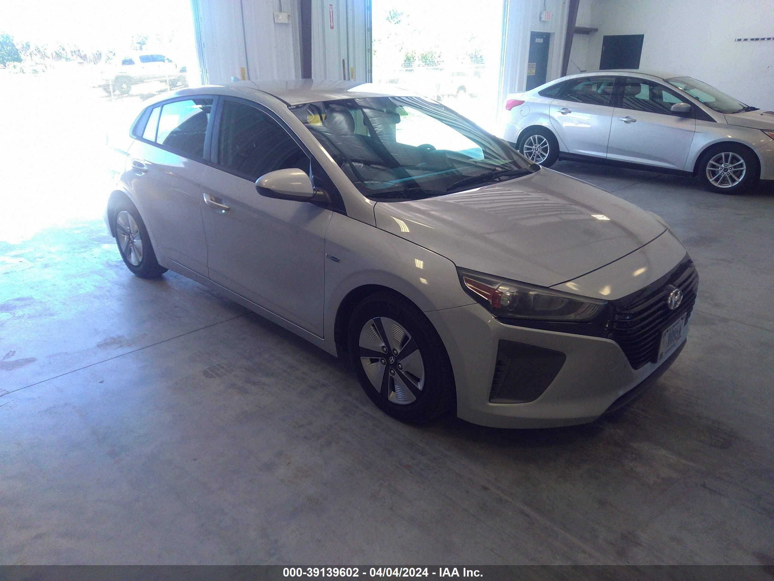 hyundai ioniq 2019 kmhc65lc0ku158408