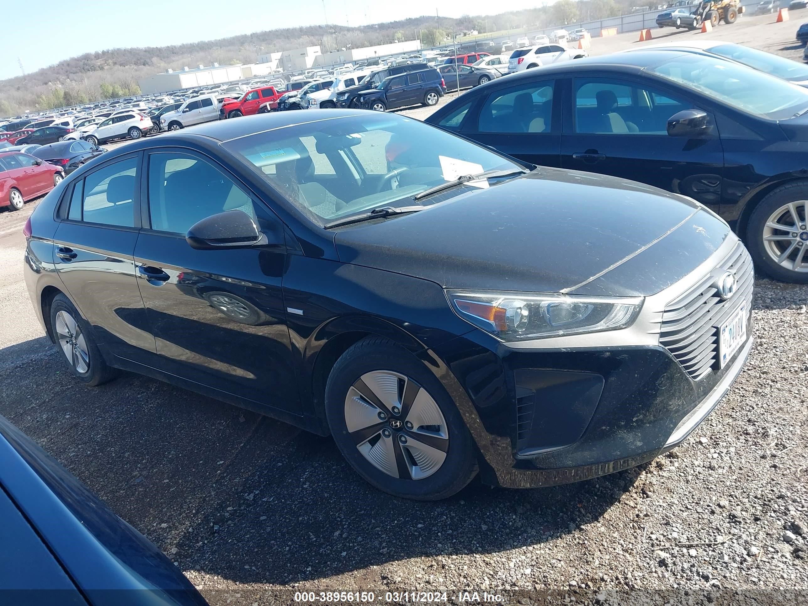 hyundai ioniq 2018 kmhc65lc1ju075567