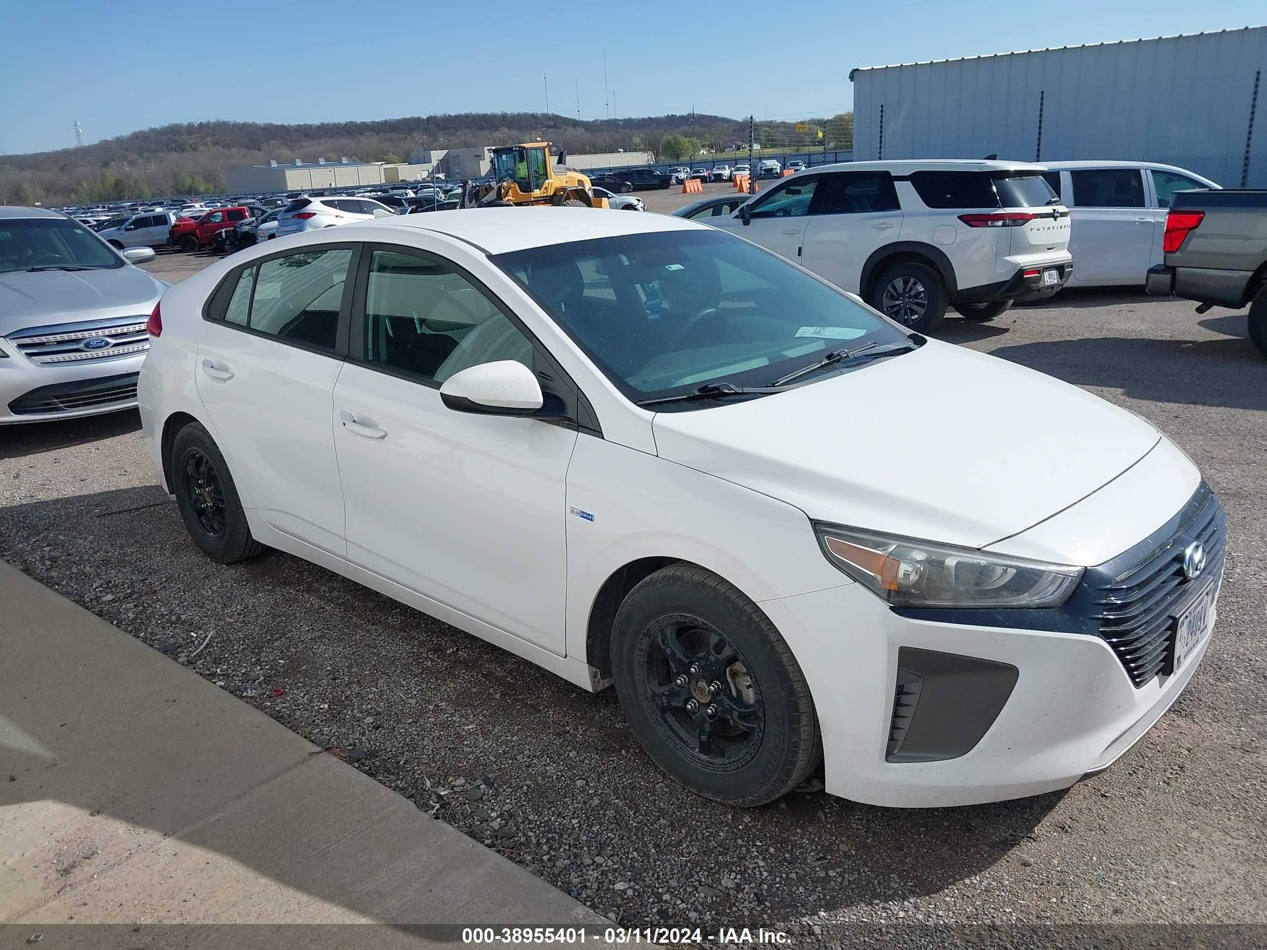 hyundai ioniq 2018 kmhc65lc1ju075763