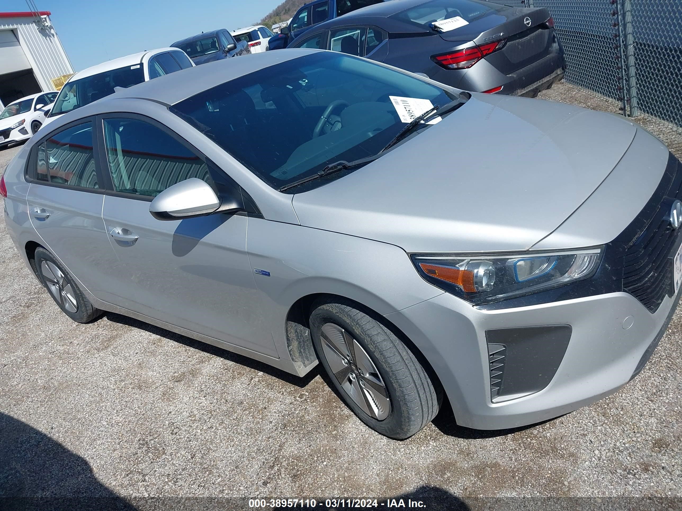 hyundai ioniq 2018 kmhc65lc4ju075532