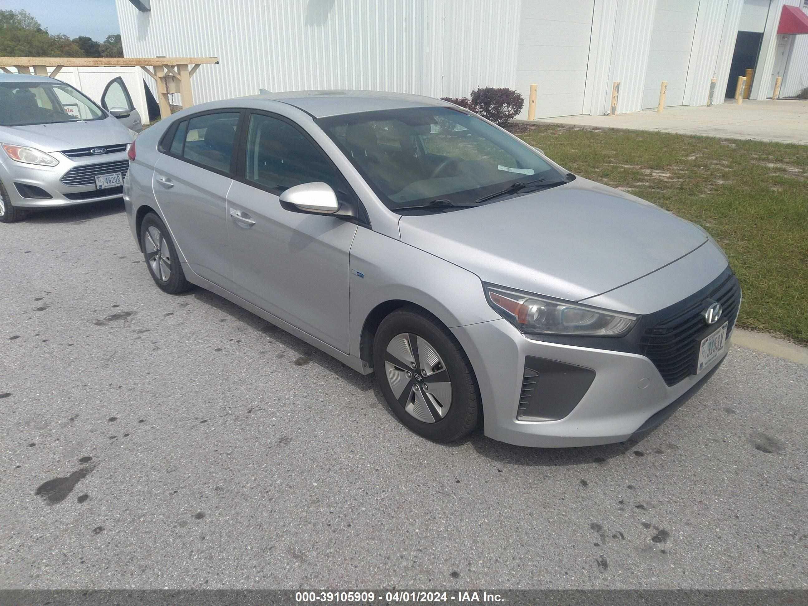 hyundai ioniq 2018 kmhc65lc6ju099850