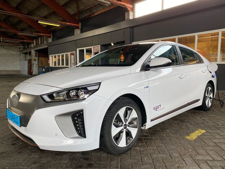 hyundai ioniq 2018 kmhc851hfju030890