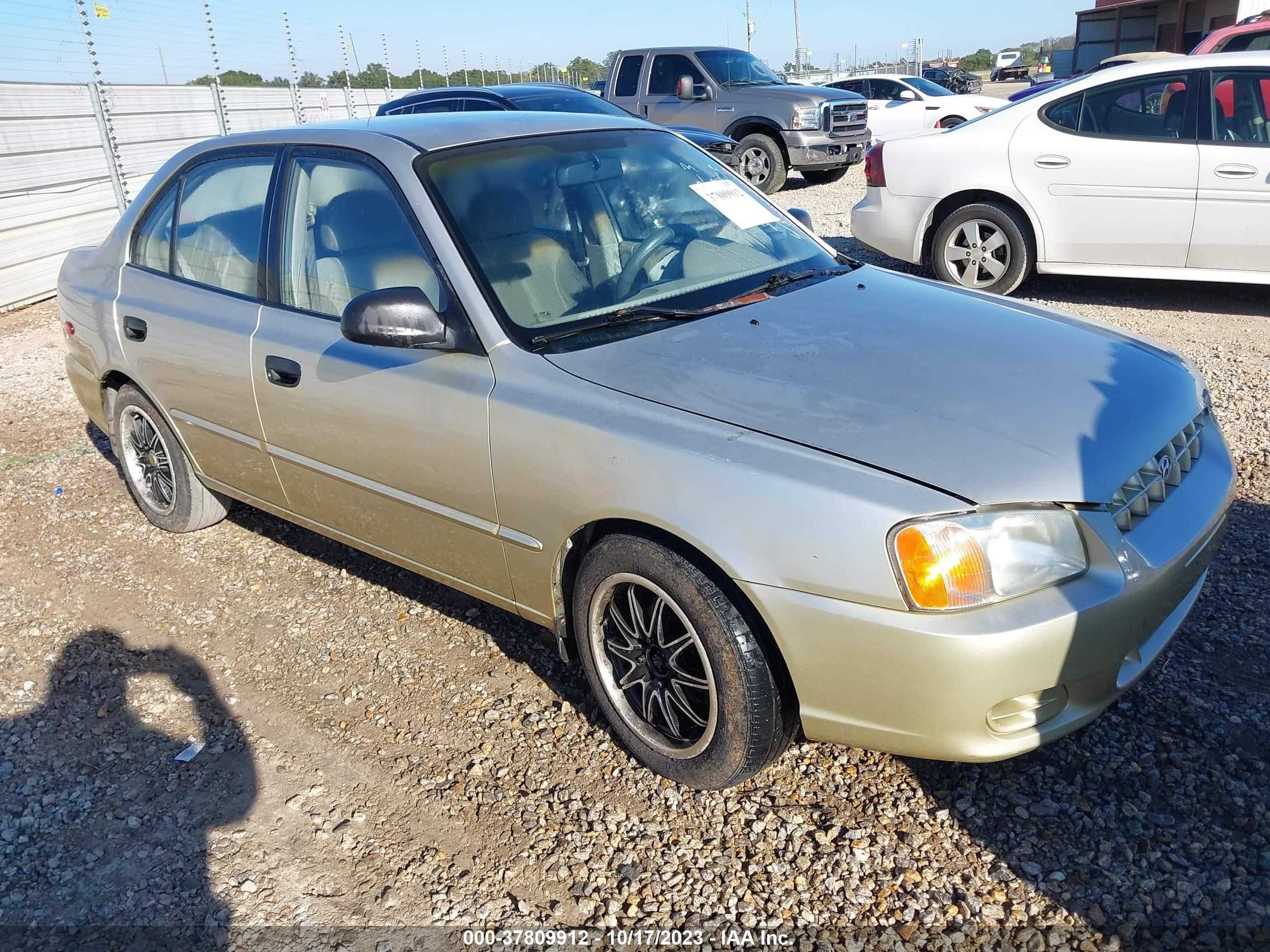 hyundai accent 2001 kmhcg45c11u253353