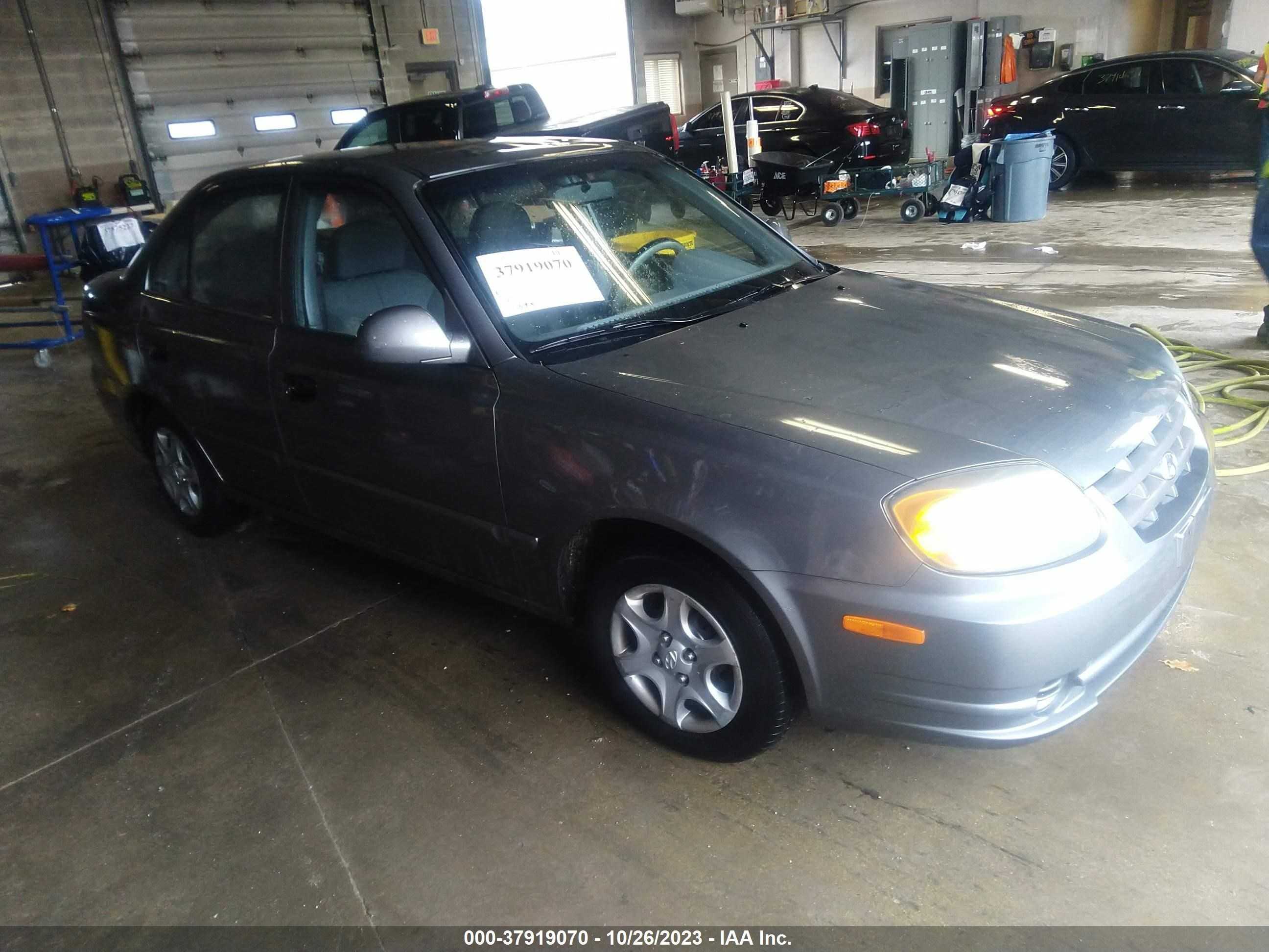 hyundai accent 2004 kmhcg45c74u557632