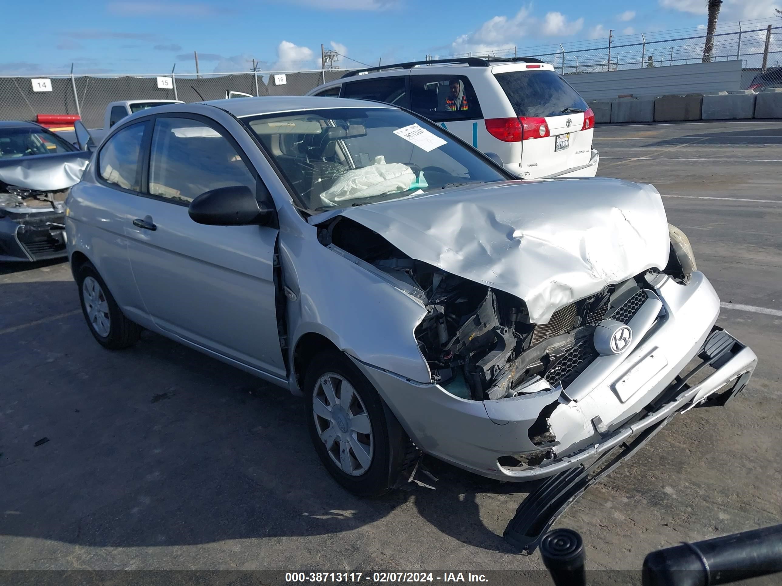 hyundai accent 2007 kmhcm36c07u016217