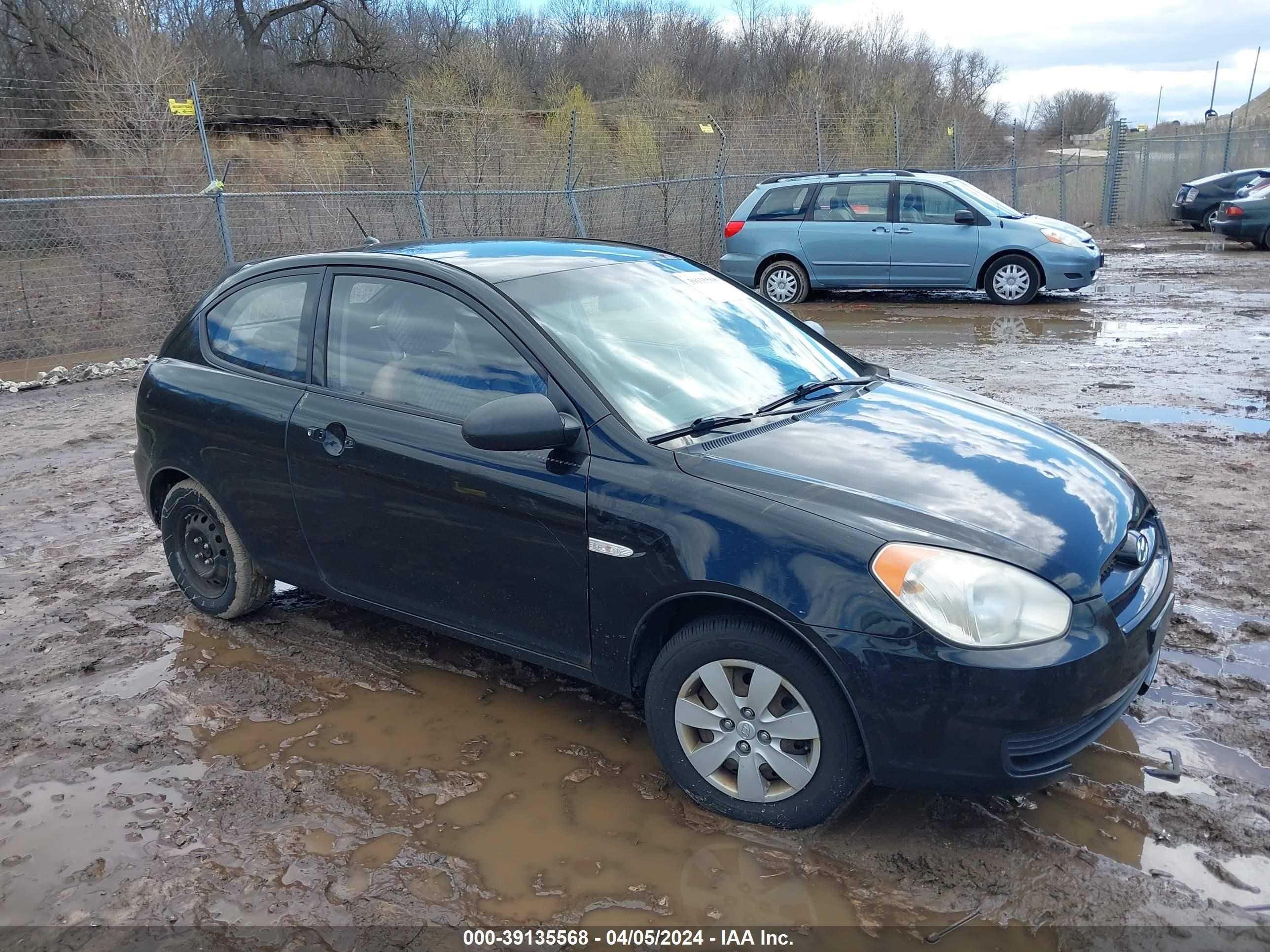 hyundai accent 2009 kmhcm36c29u142517