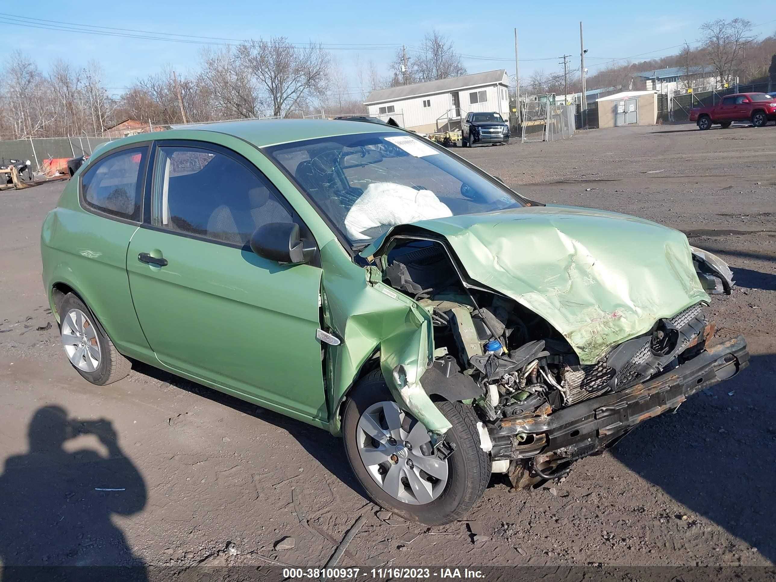 hyundai accent 2009 kmhcm36c99u114195