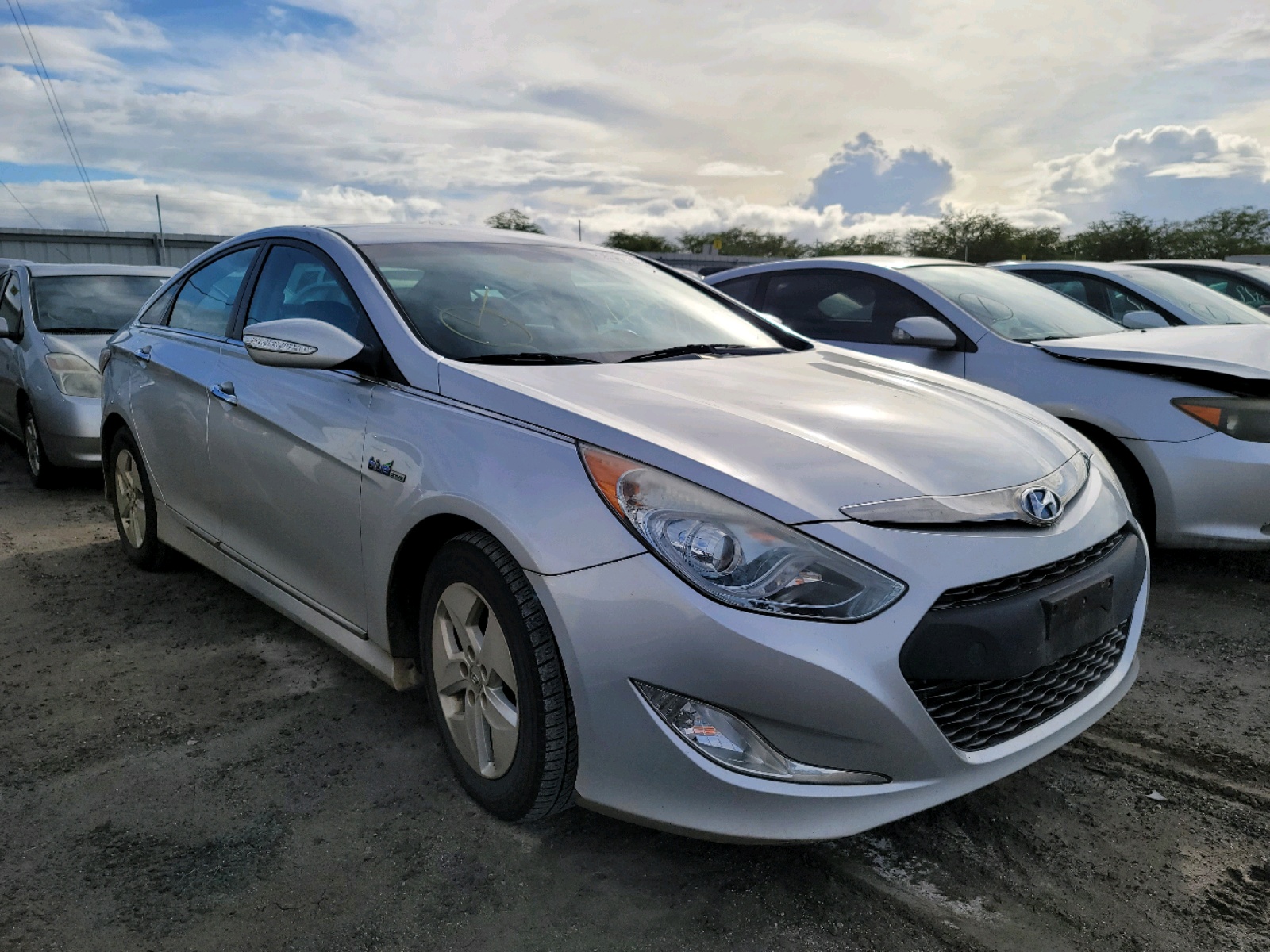 hyundai sonata hyb 2011 kmhec4a42ba000676