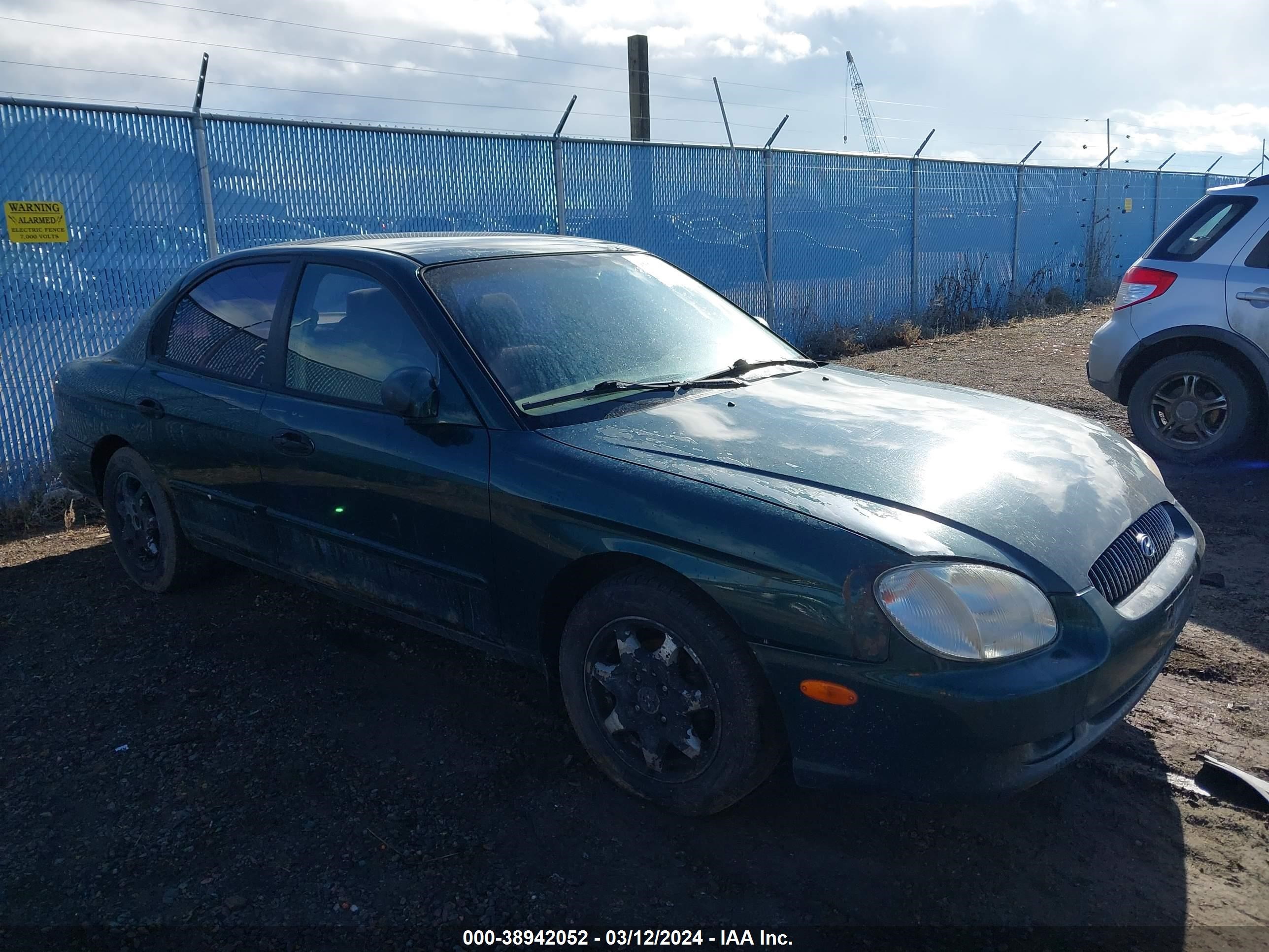 hyundai sonata 2001 kmhwf35v61a466036