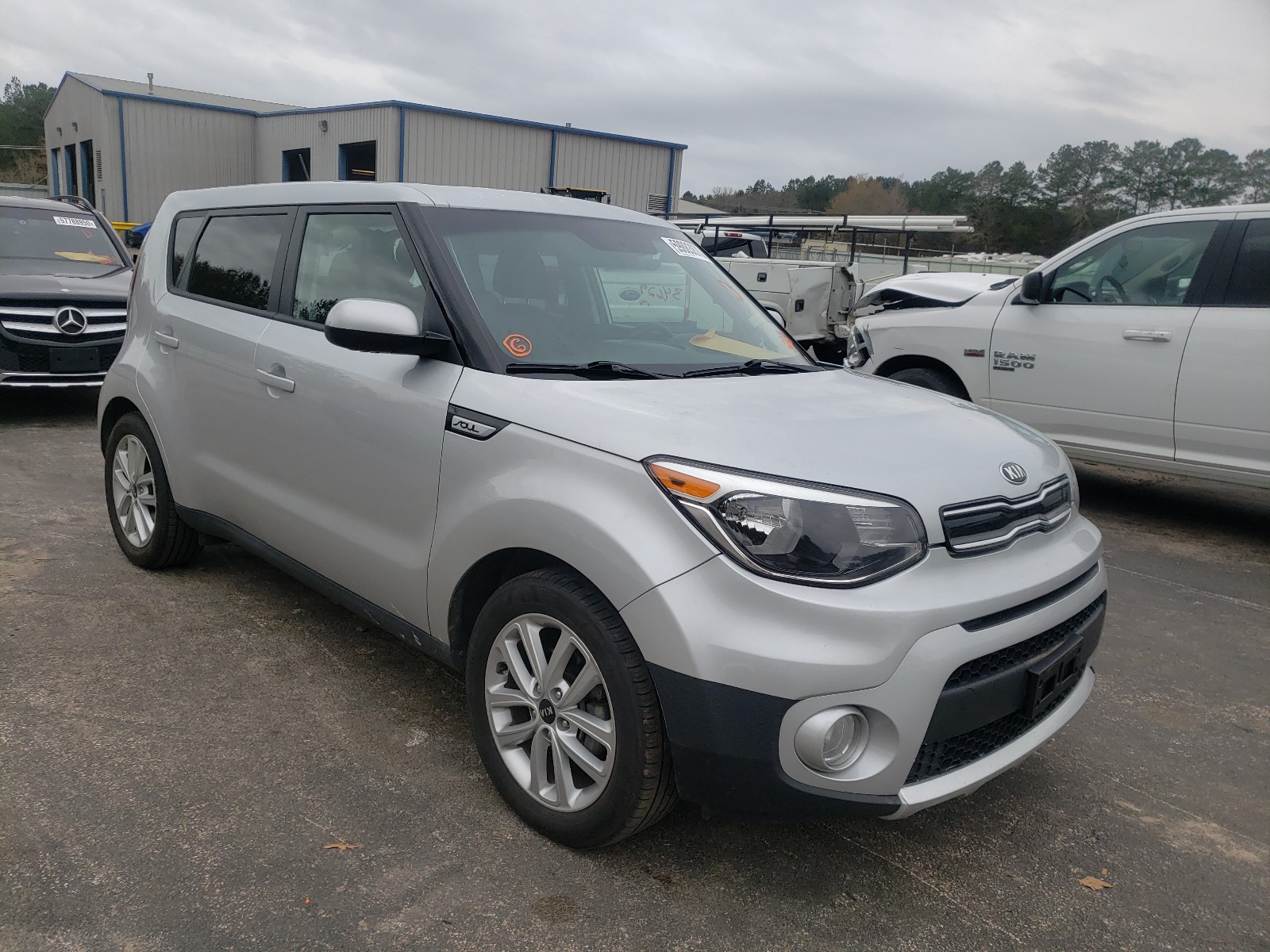 kia soul + 2018 kndjp3a56j7563607