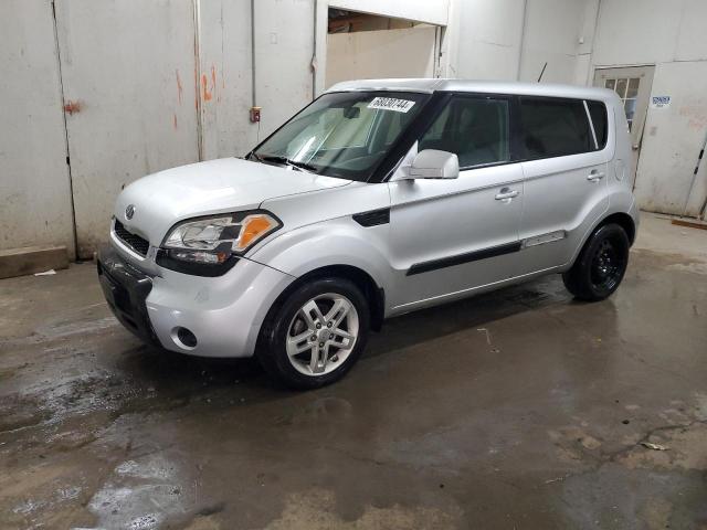 kia soul + 2011 kndjt2a21b7706881