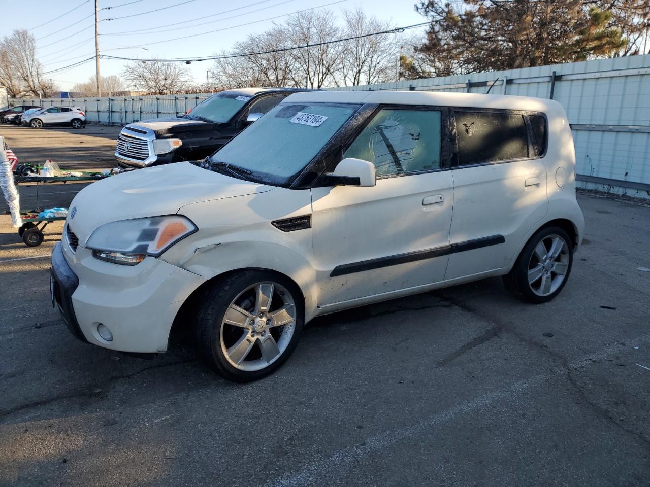 kia soul + 2010 kndjt2a22a7033808