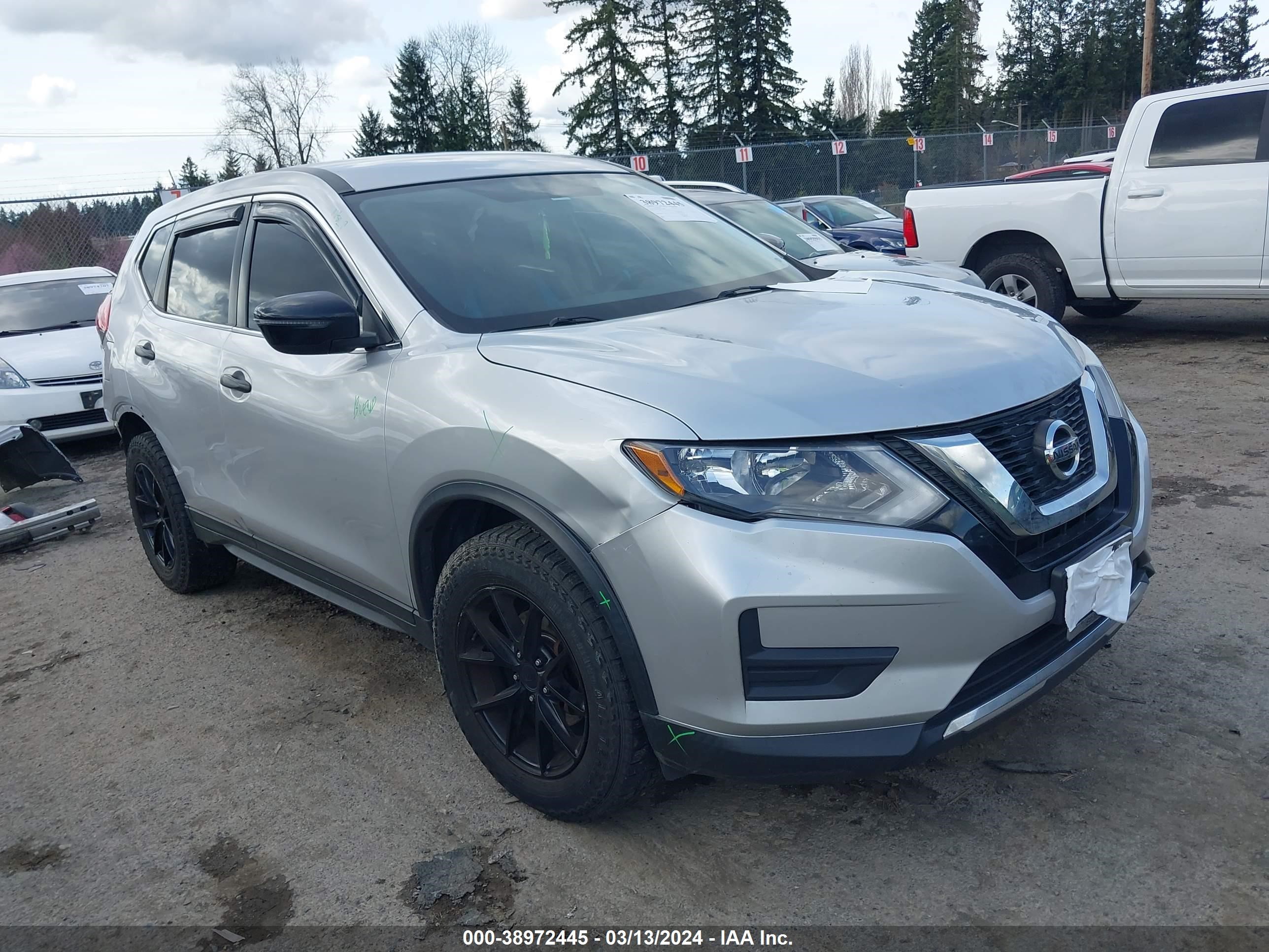 nissan rogue 2017 knmat2mv4hp554898