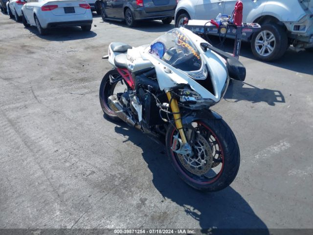 triumph daytona 2017 smta02yk6hj789932