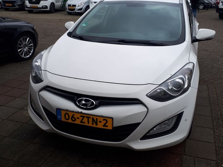 hyundai i30 wagon 2013 tmad381uaej025685