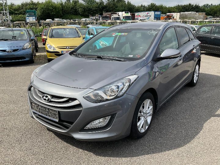 hyundai i30 cw 2014 tmad381uaej055624