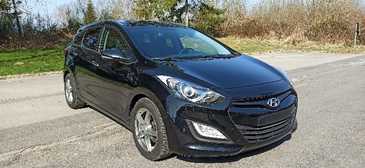 hyundai i30 cw 2014 tmad381uaej059460