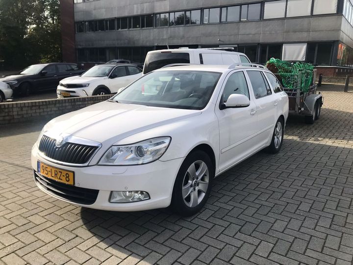 skoda octavia combi 2010 tmbgm61z3a8043771