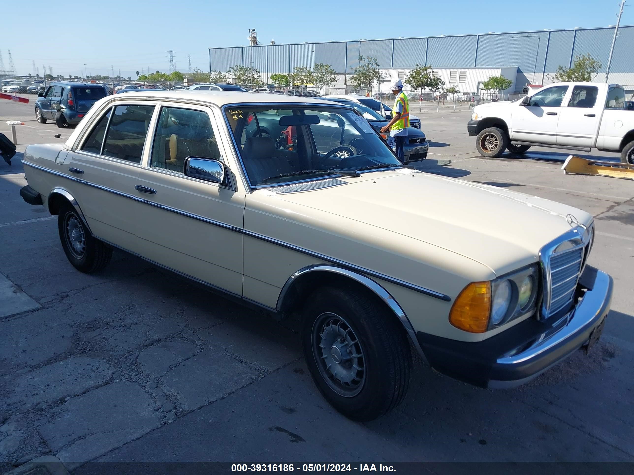 mercedes-benz  1982 wdbab33a6cb003318