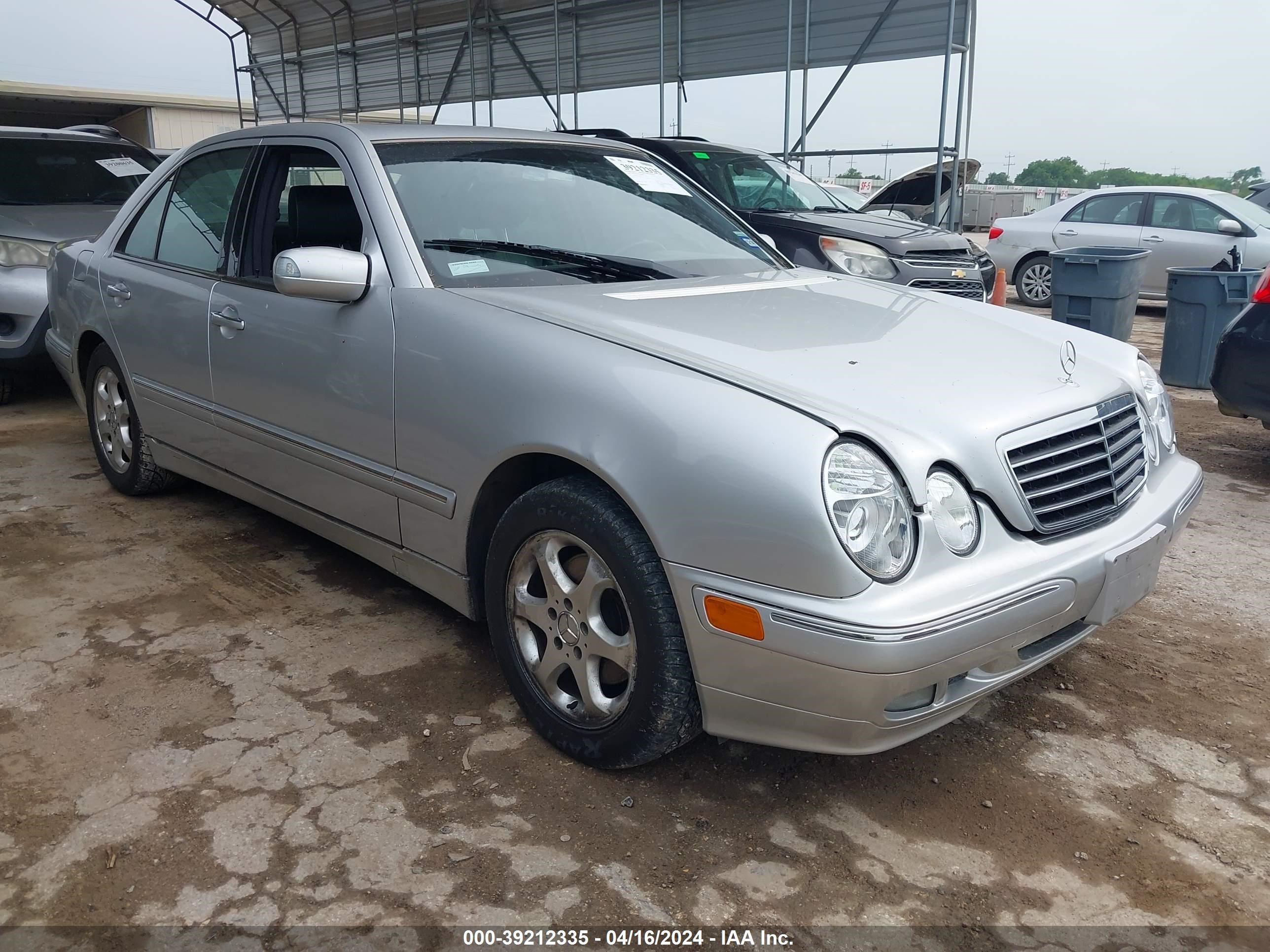 mercedes-benz  2002 wdbjf65j52b463913