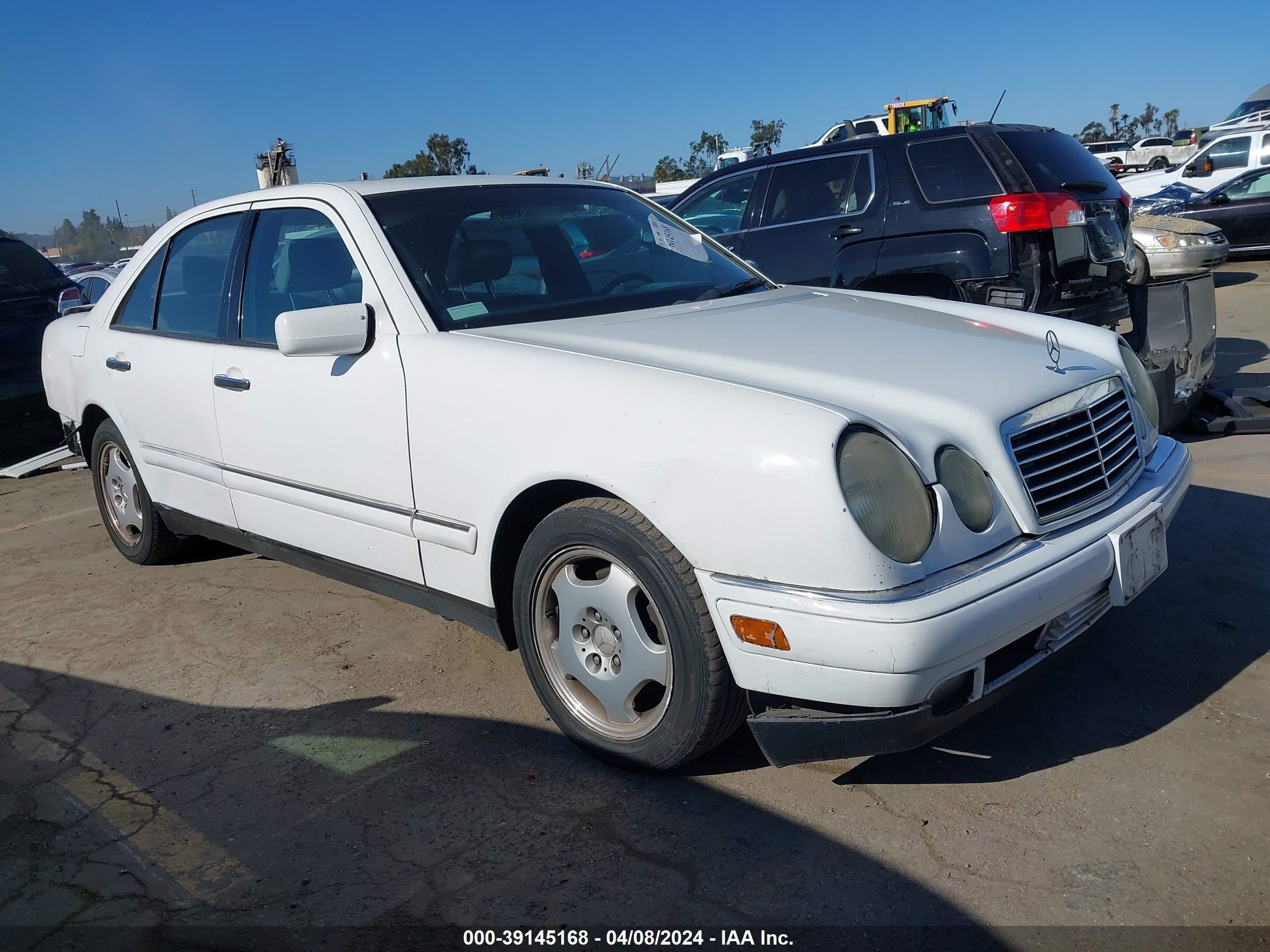 mercedes-benz  1998 wdbjf70f2wa712656