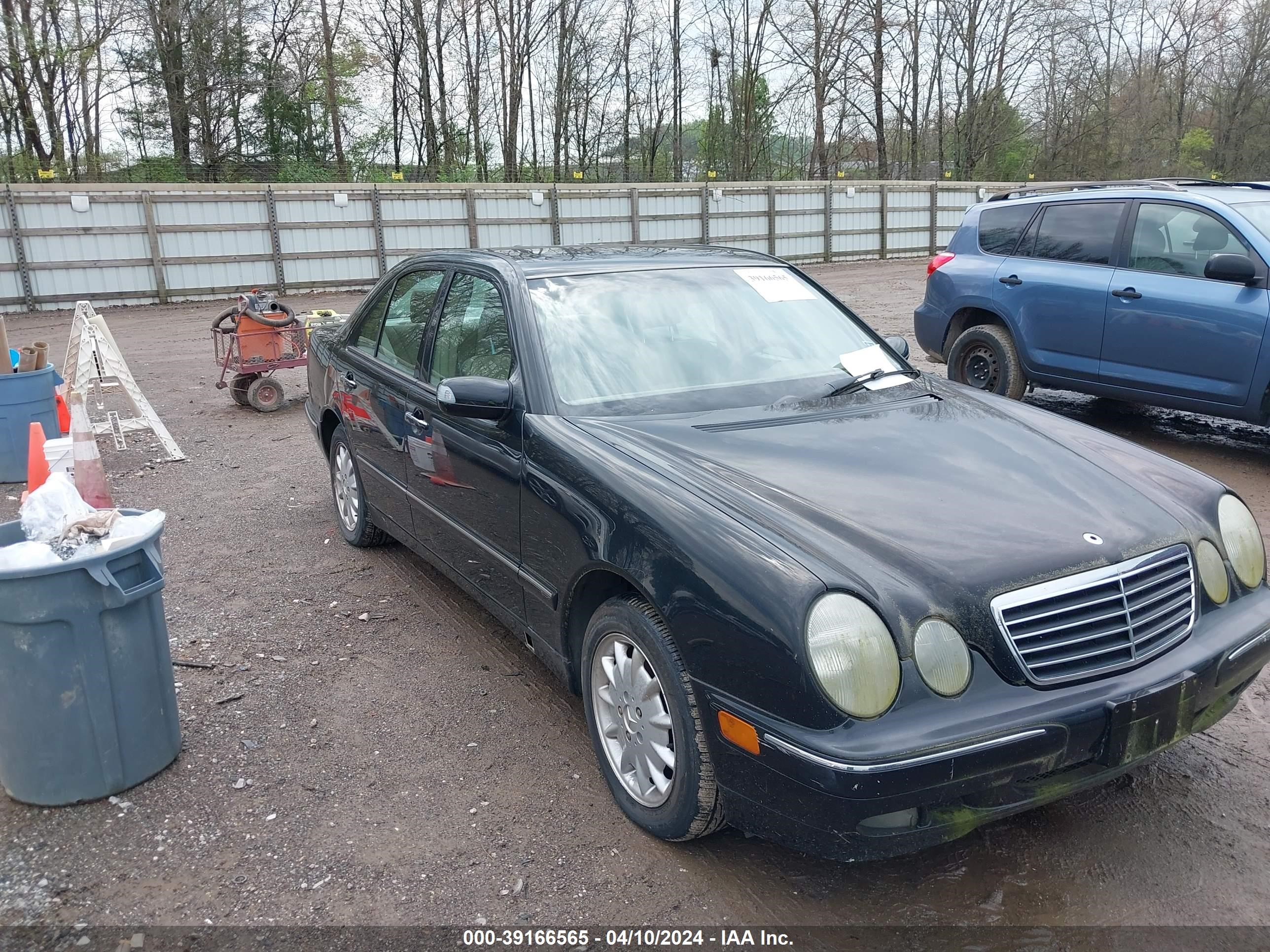 mercedes-benz  2000 wdbjf82j7yx033165