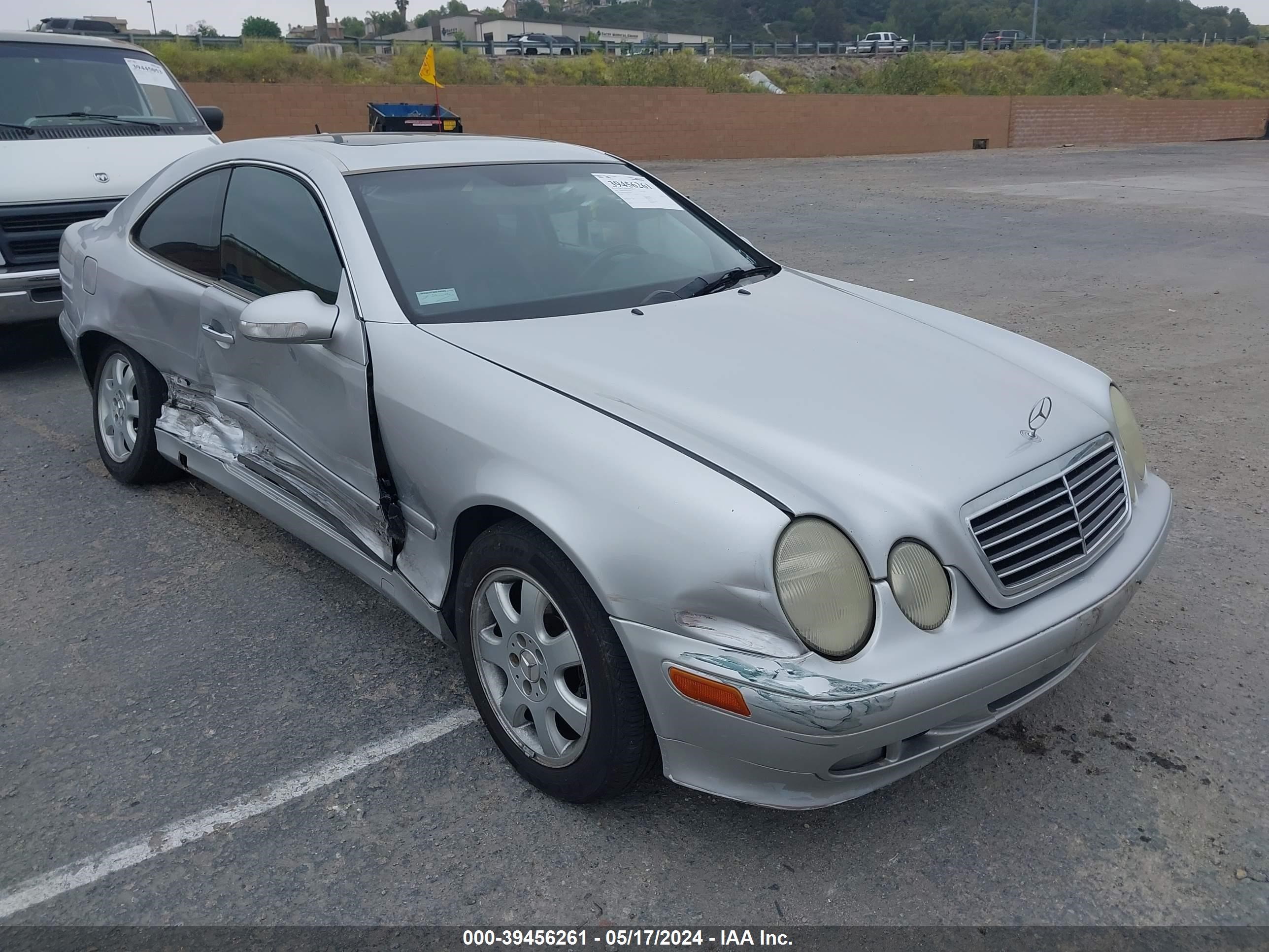 mercedes-benz clk-klasse 2002 wdblj65g02f194045