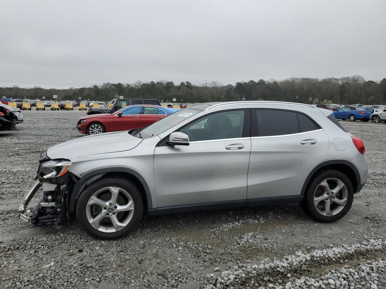 mercedes-benz  2018 wdctg4gb4jj399167