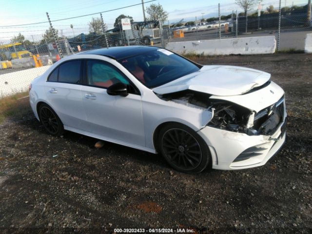 mercedes-benz a 2019 wdd3g4eb5kw010491