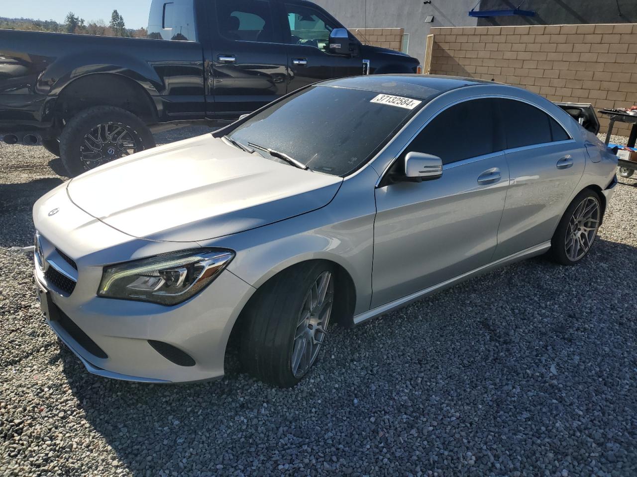 mercedes-benz  2018 wddsj4eb5jn510264