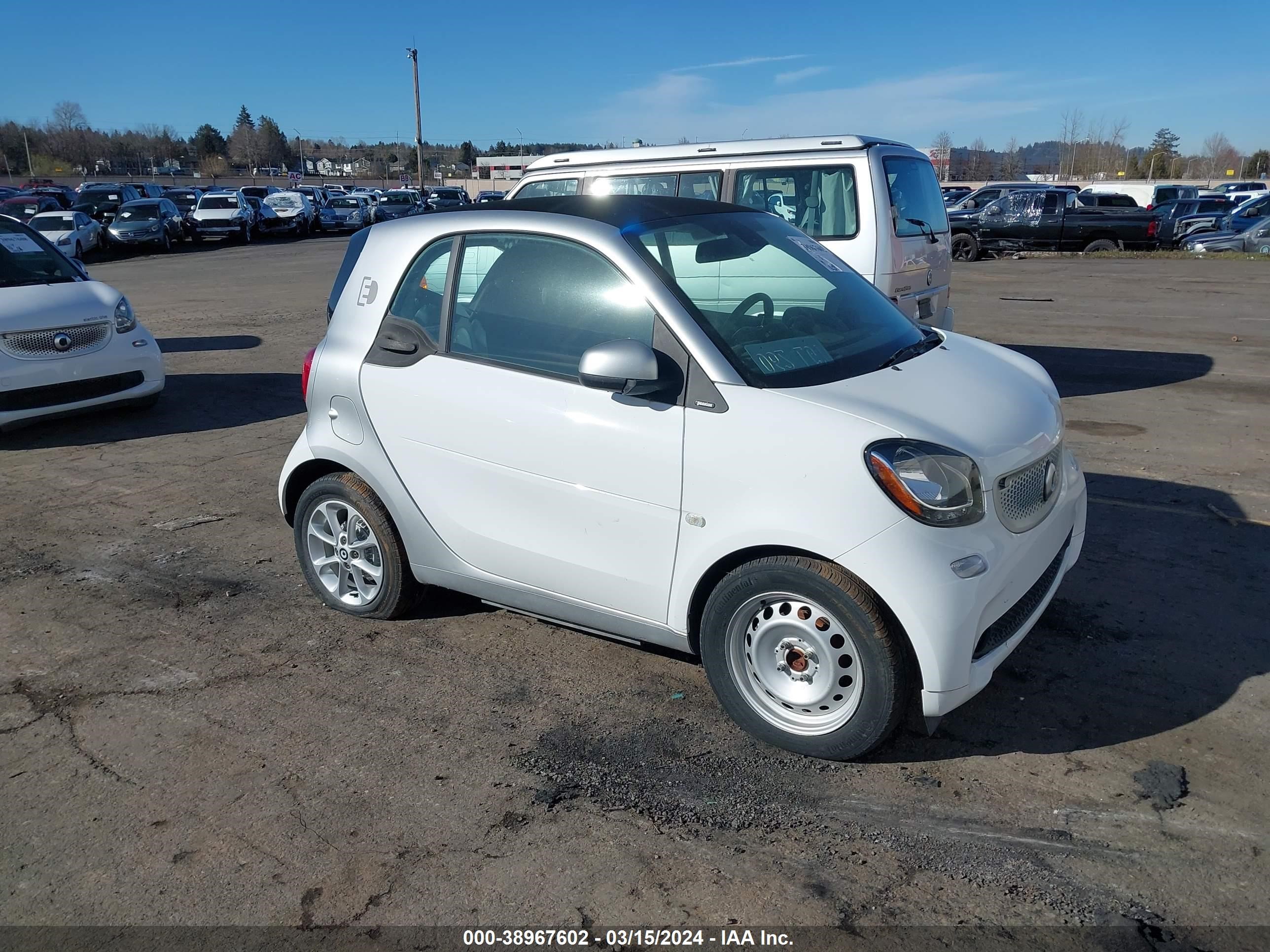 smart fortwo 2018 wmefj9ba0jk269186