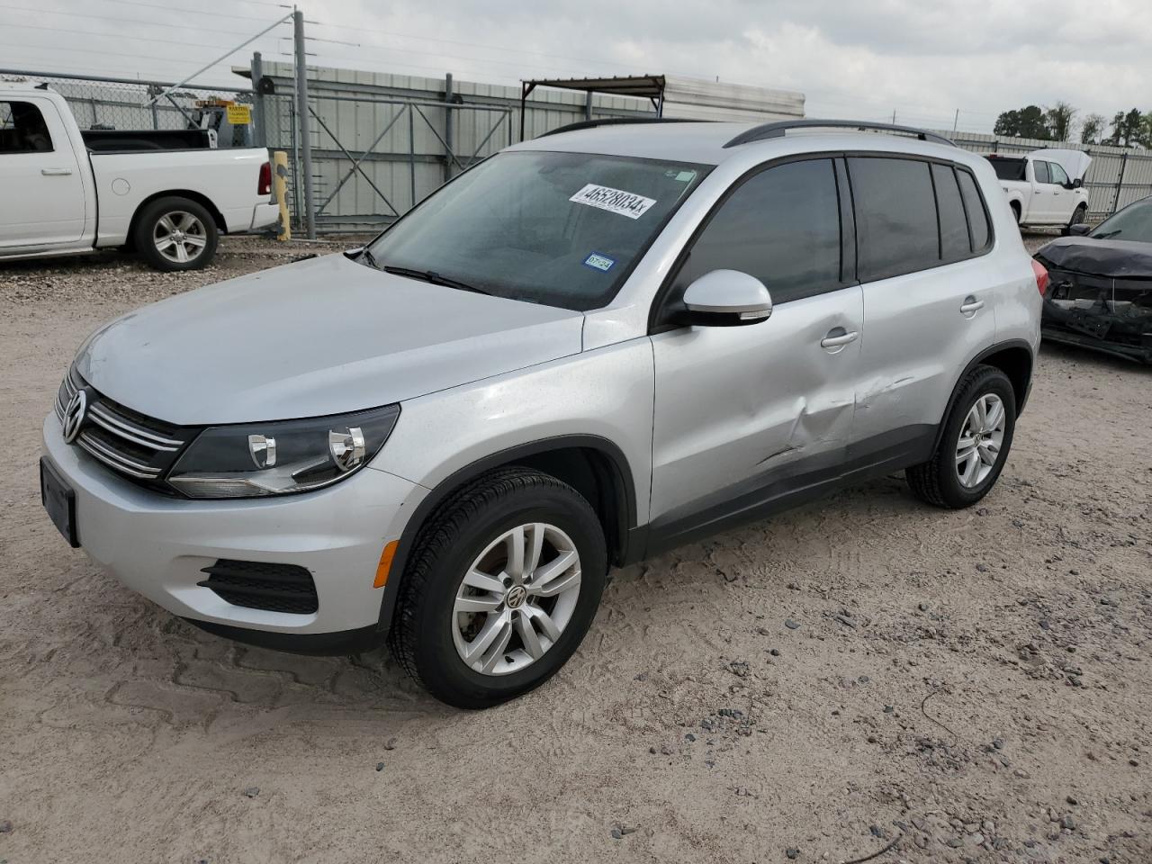 volkswagen tiguan 2017 wvgav7ax8hk001015