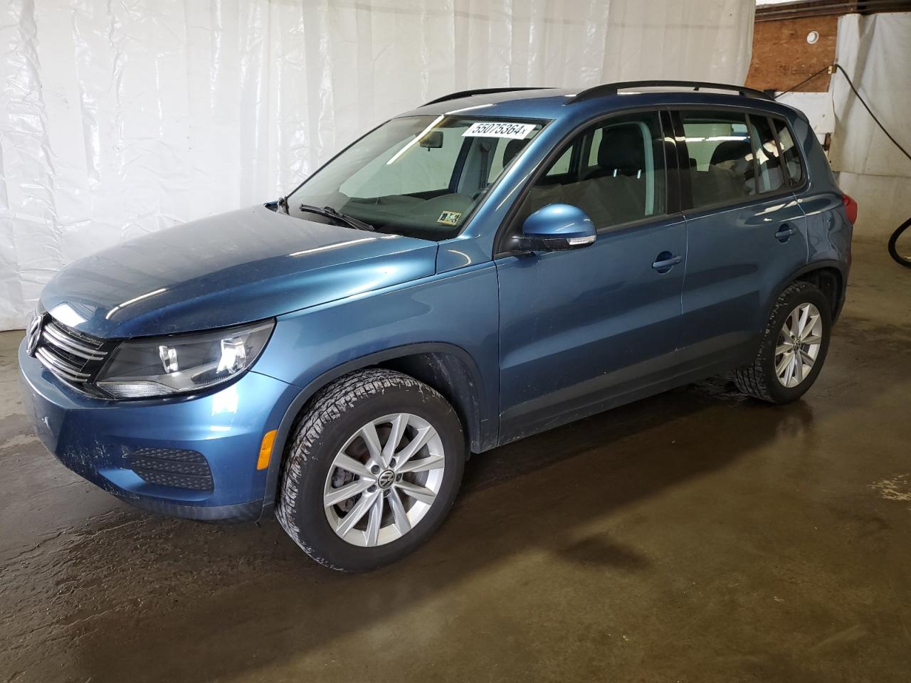 volkswagen tiguan 2017 wvgbv7ax2hk043538