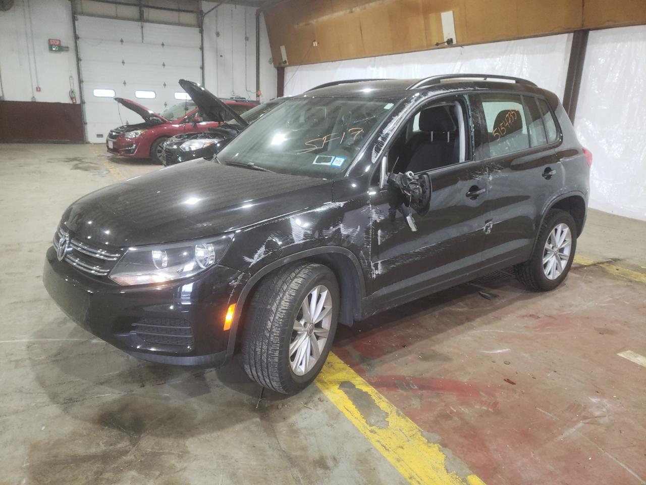 volkswagen tiguan 2017 wvgbv7ax6hk047561