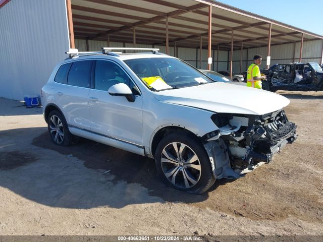 volkswagen touareg 2017 wvgrf7bp8hd003771