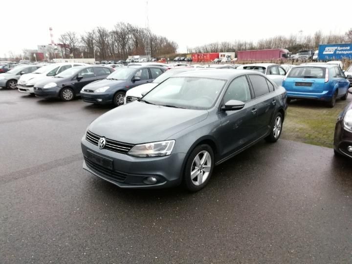 volkswagen jetta saloon 2013 wvwzzz16zdm070143