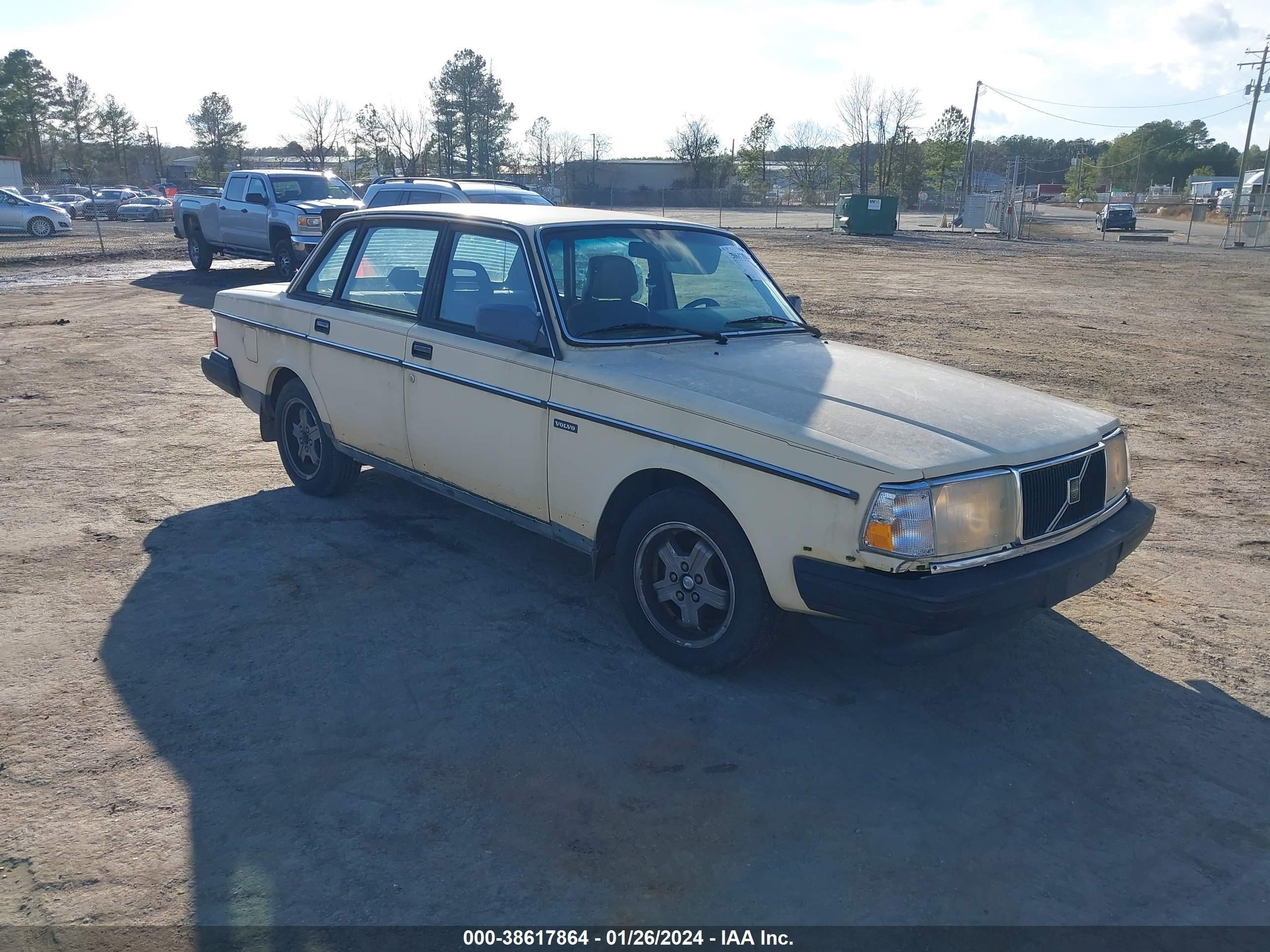 volvo  1987 yv1ax8849h3273139