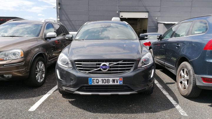 volvo xc60 2017 yv1dzarcdh2200832