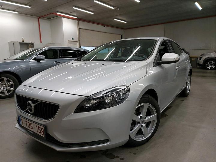 volvo v40 2018 yv1mv2181j2487104