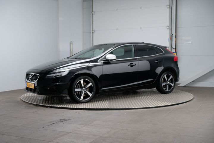 volvo v40 2018 yv1mv32v0k2573246