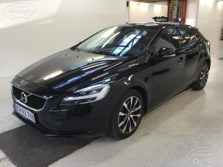 volvo v40 hatchback 2019 yv1mv32v0k2588972