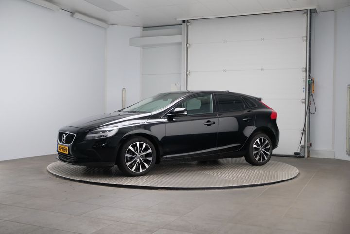 volvo v40 2018 yv1mv35v1k2562855