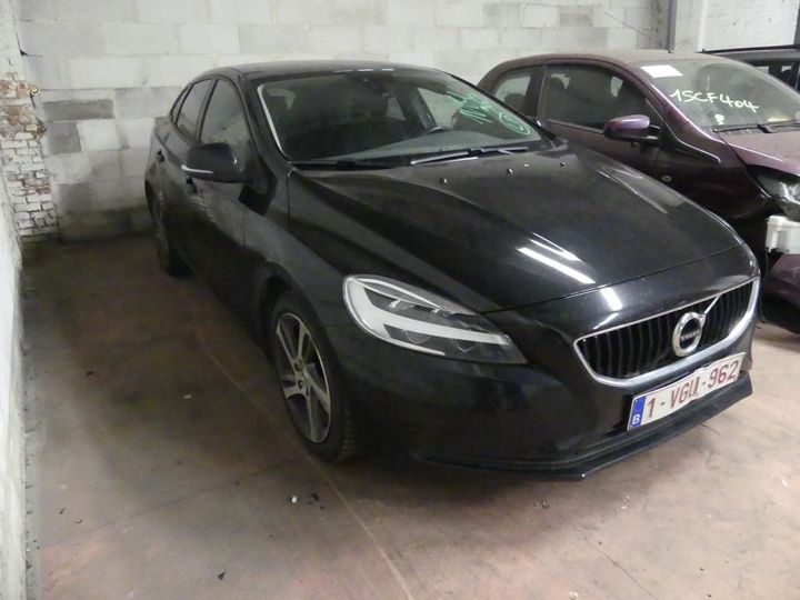 volvo v40 2018 yv1mv70t1k2571221