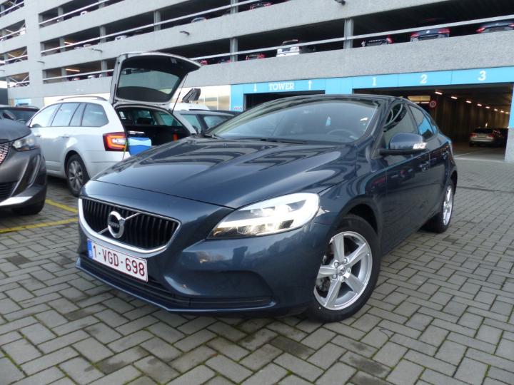 volvo v40 2018 yv1mv70v1k2569418