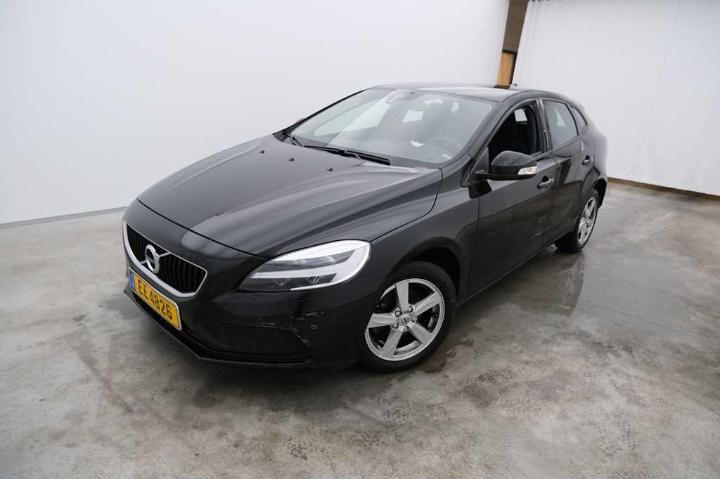 volvo v40 &#3916 2018 yv1mv70v1k2570229