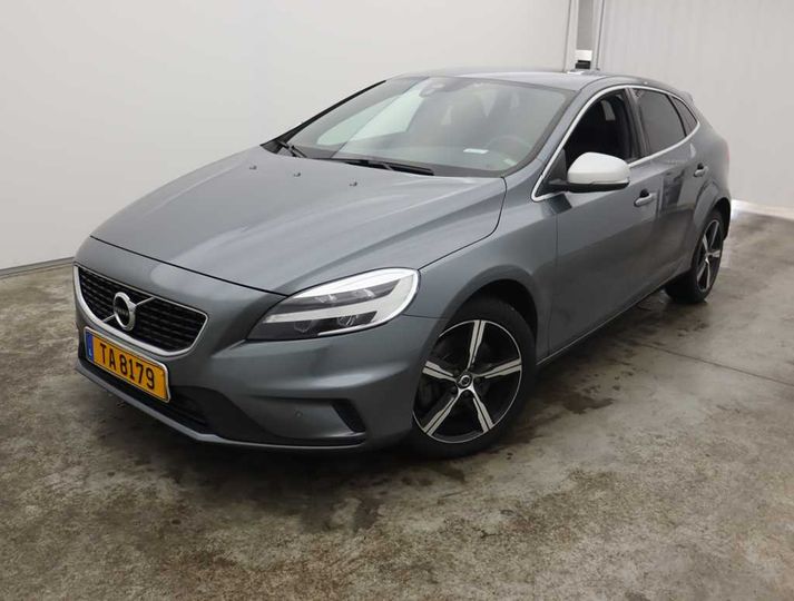 volvo v40 &#3916 2018 yv1mv72v0k2551585