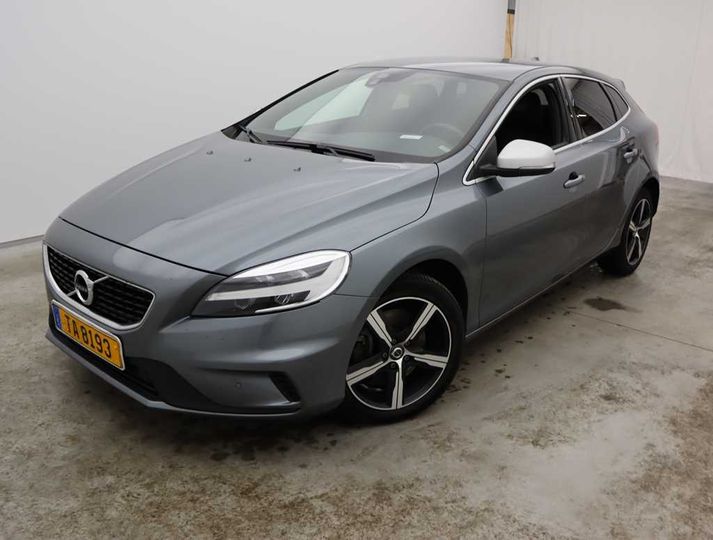 volvo v40 &#3916 2018 yv1mv72v0k2551601