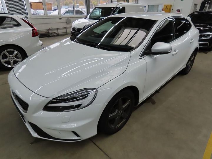 volvo v40 2018 yv1mv72v0k2553702